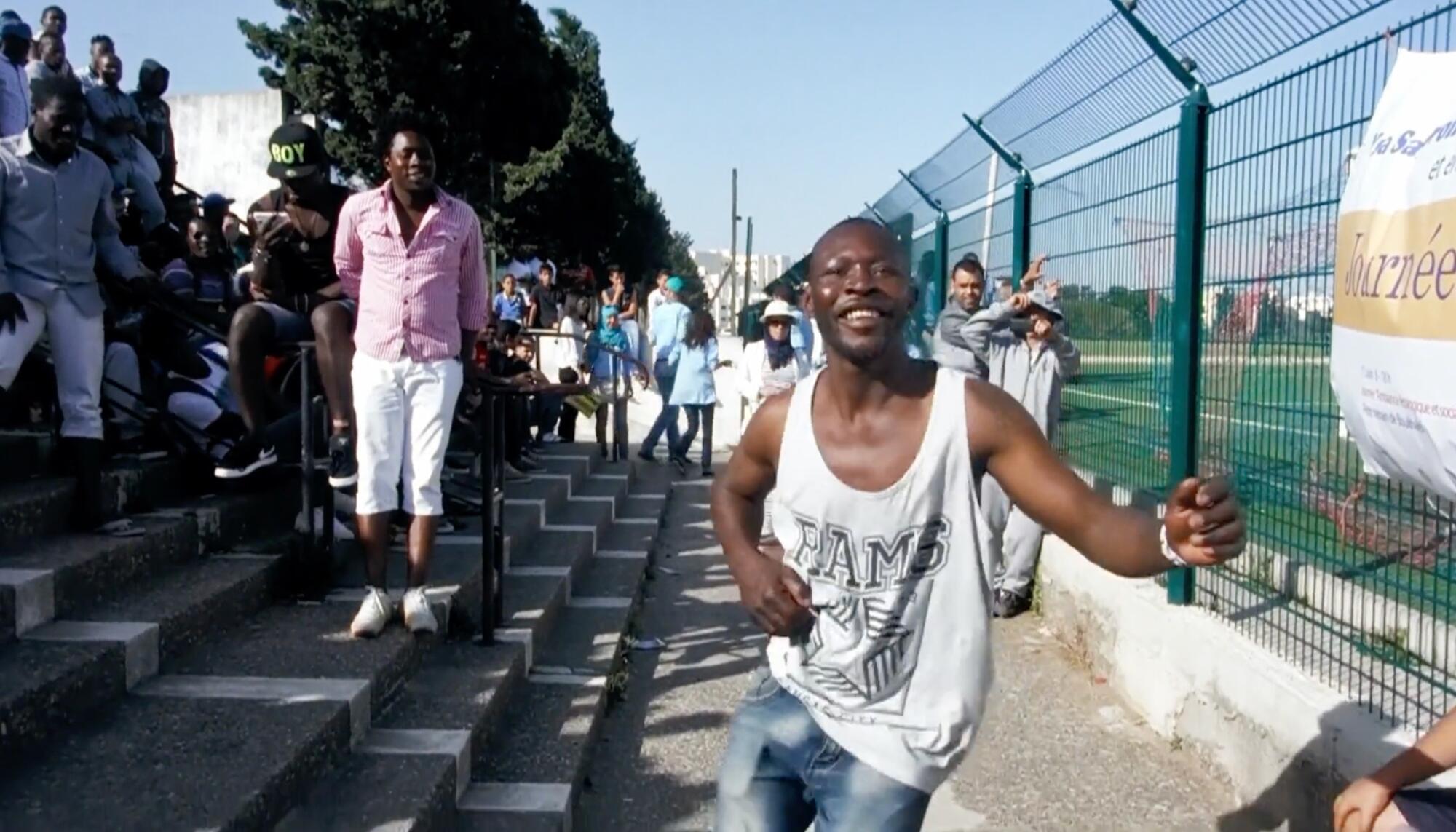 Fotograma de la película ‘Les voyageurs’ del director David Bingong